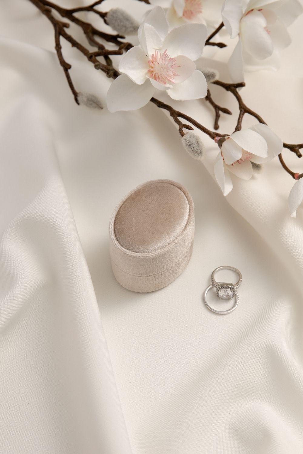 Oval Velvet Ring Box