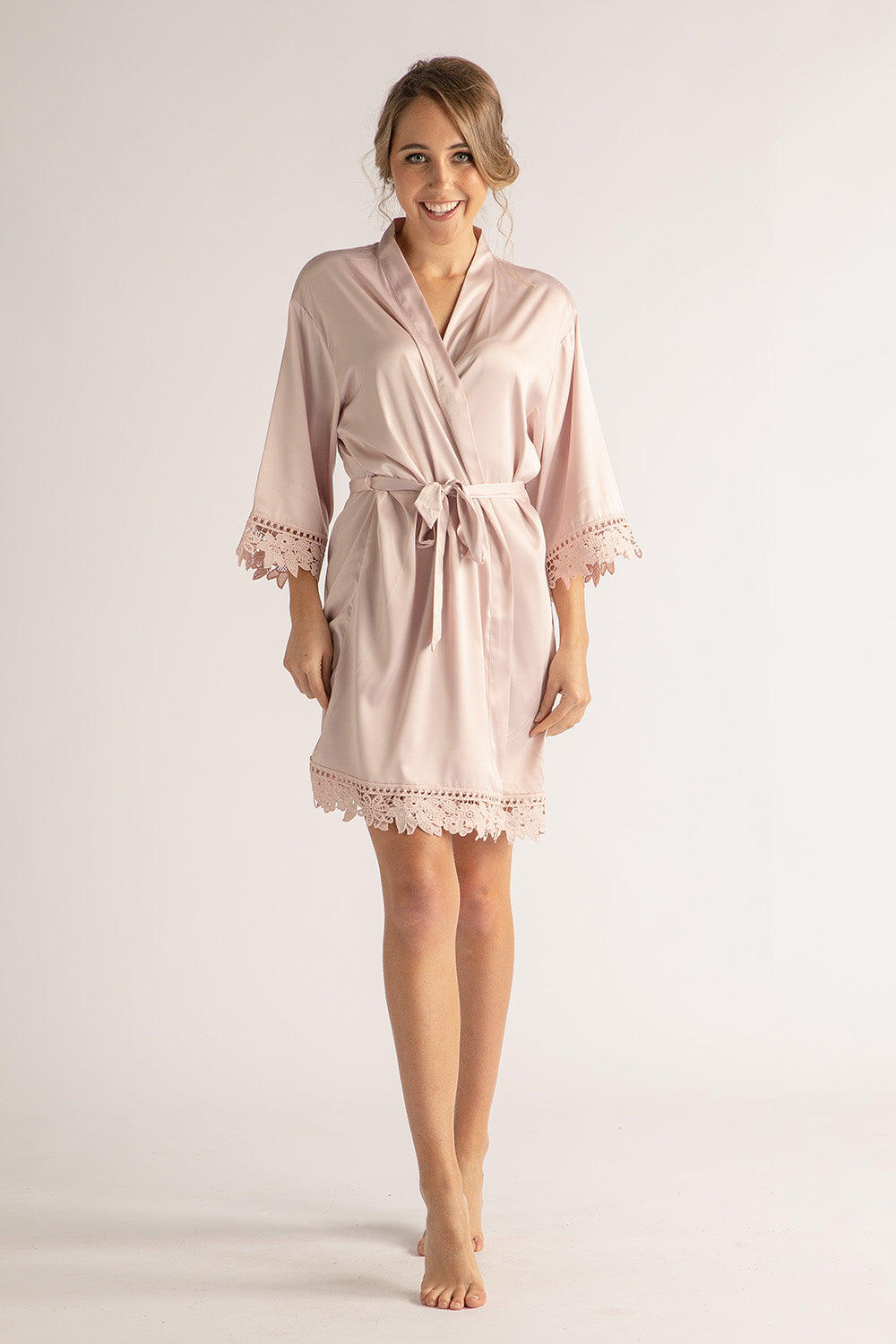 Lily Lace Bridesmaid Robe in Blush Pink