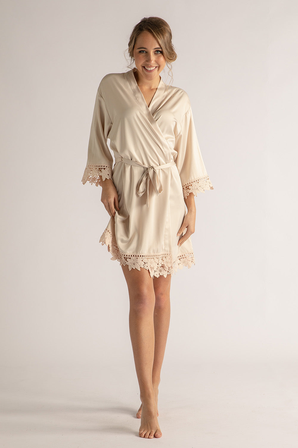 Lily Lace Bridesmaid Robe in Champagne