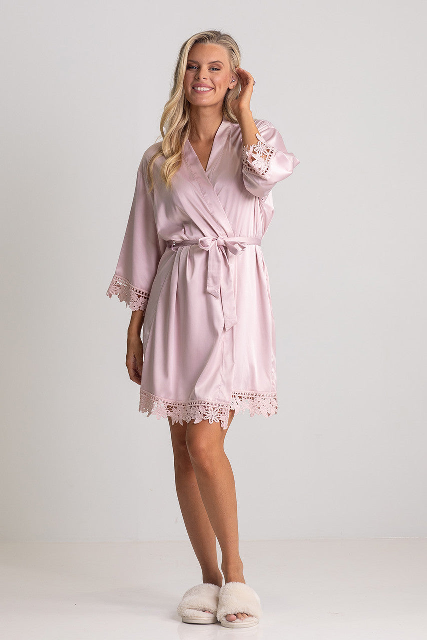 Lily Lace Bridesmaid Robe in Blush Pink