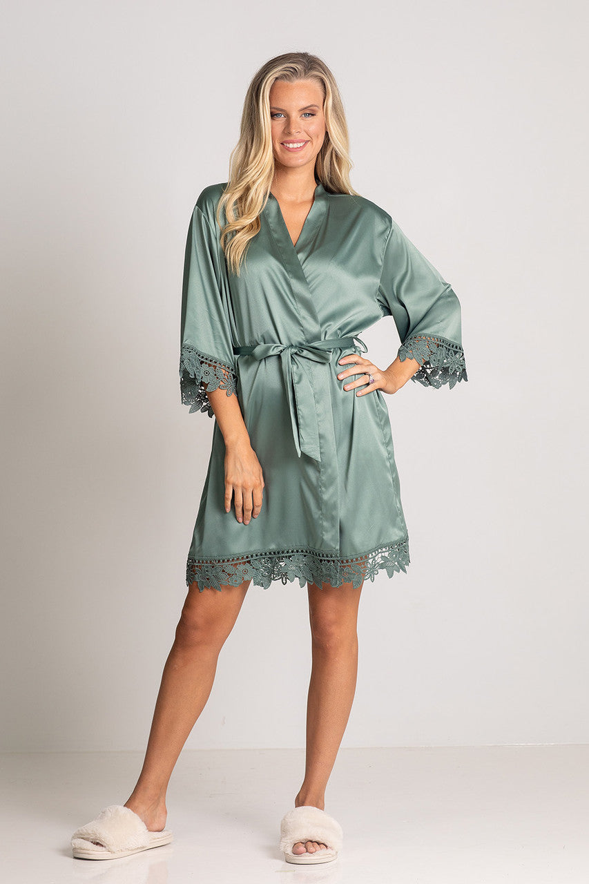 Lily Lace Bridesmaid Robe in Light Green