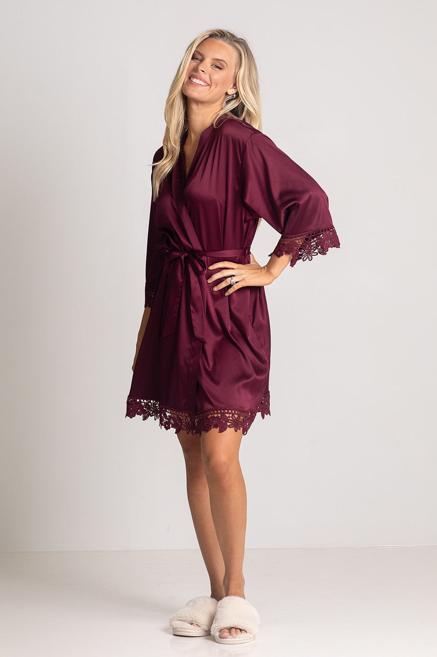 Lily Lace Bridesmaid Robe in Mulberry