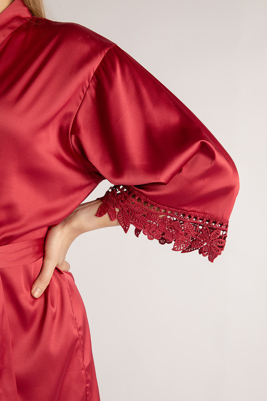 Lily Lace Bridesmaid Robe in Burgundy