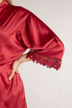 Lily Lace Bridesmaid Robe in Burgundy