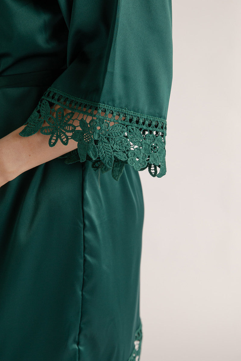 Lily Lace Bridesmaid Robe in Emerald Green