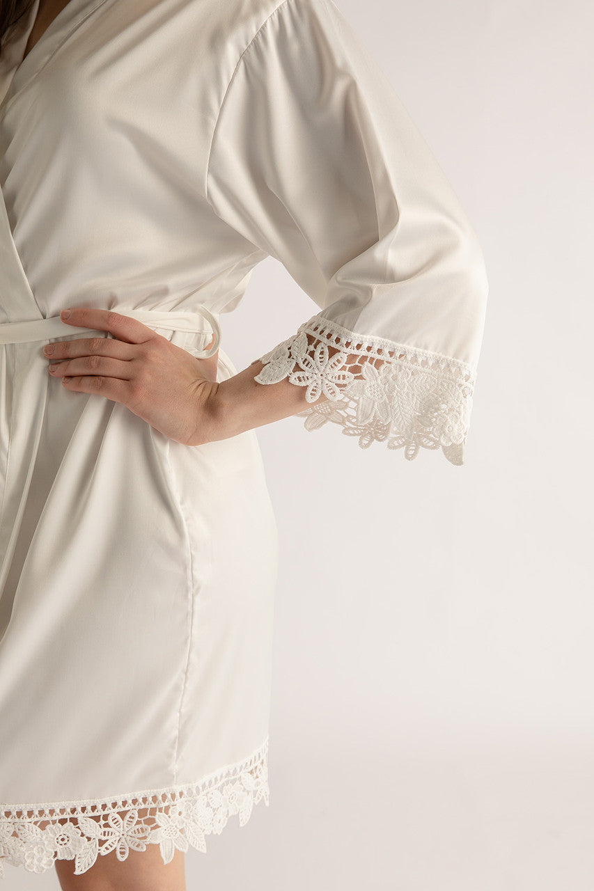 Lily Lace Bridesmaid Robe in Ivory