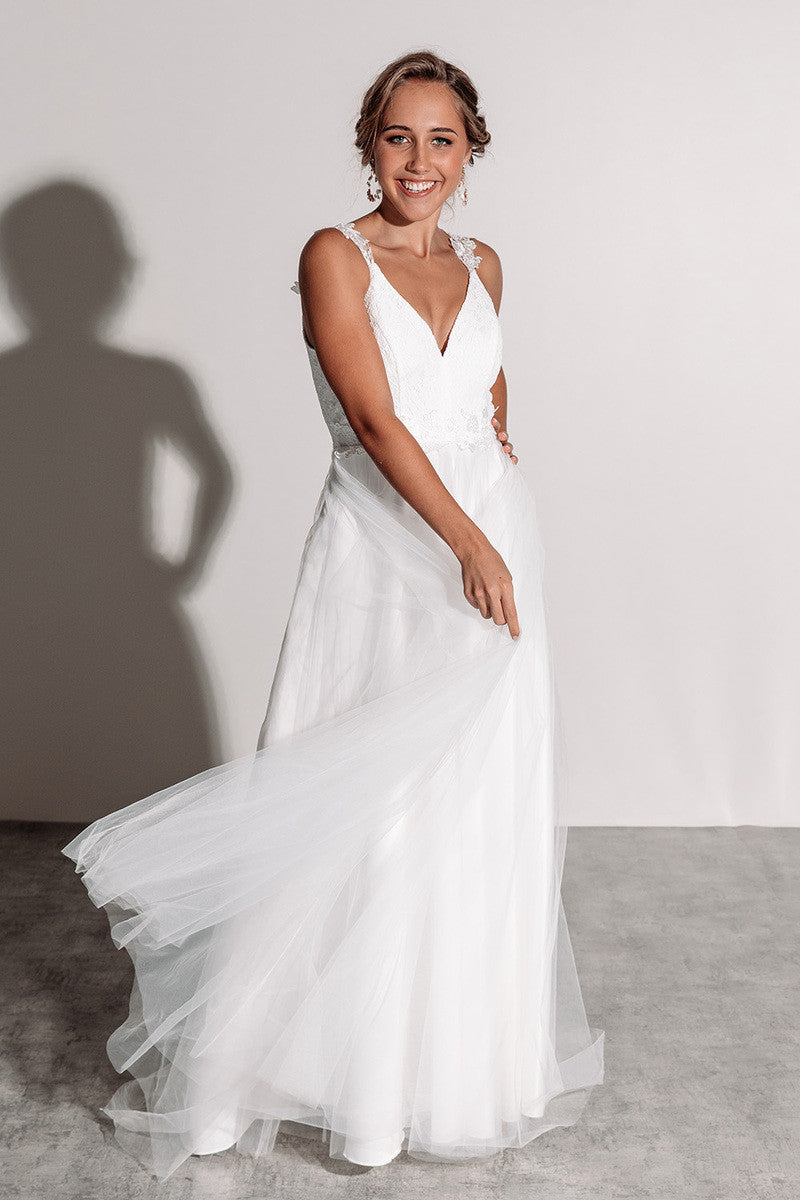 Millie Lace and Tulle Wedding Dress in Ivory